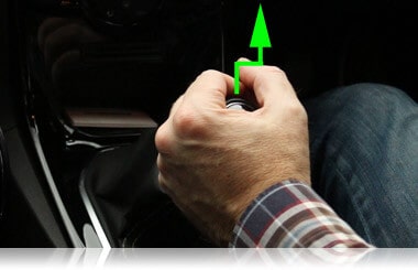 How to change gear in a manual car using the palming method - World Driving